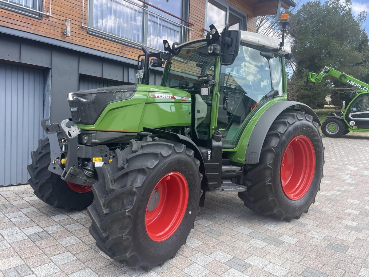 Fendt 211 Vario 1