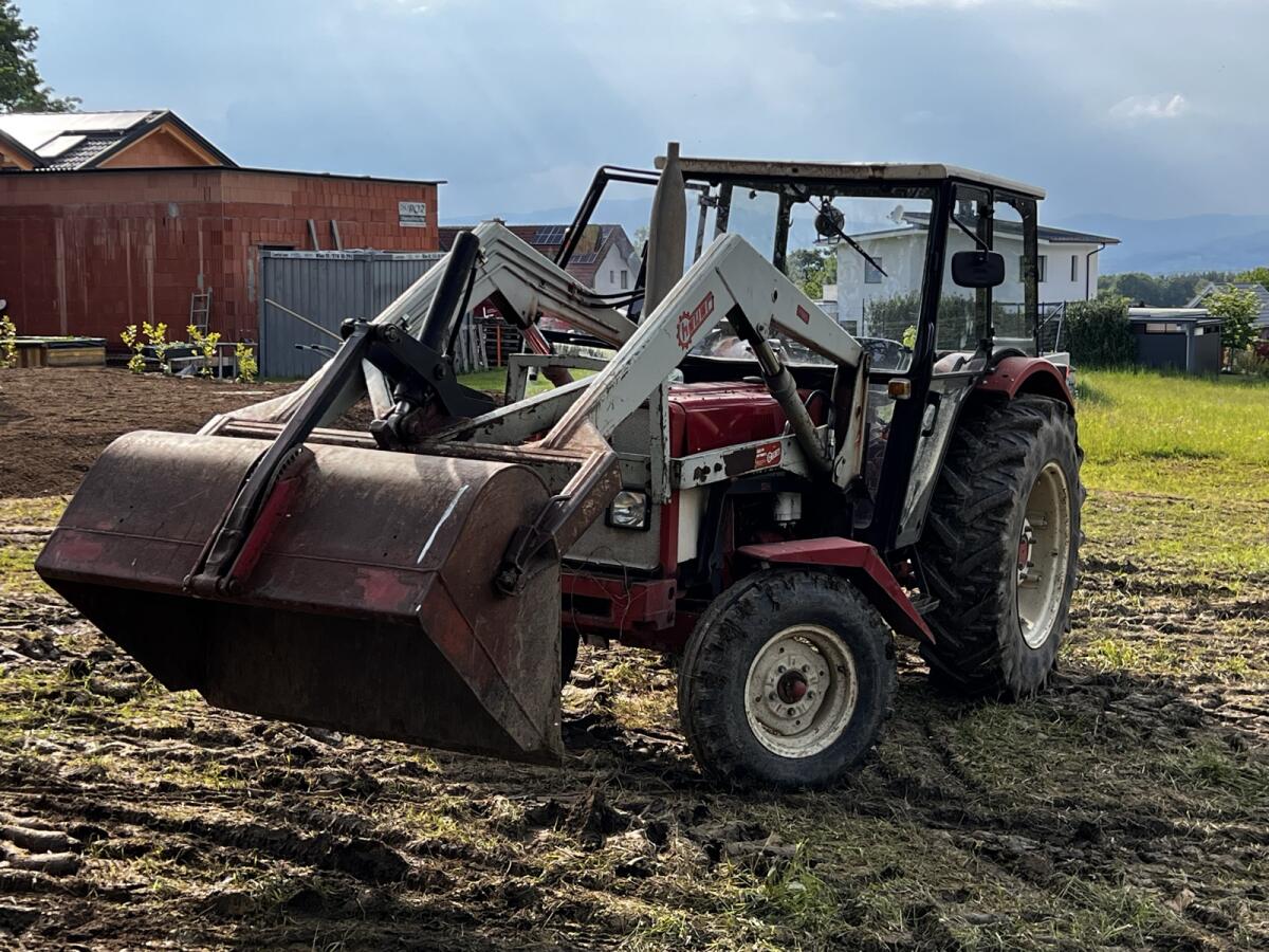 IHC 733 inkl. Frontlader 2