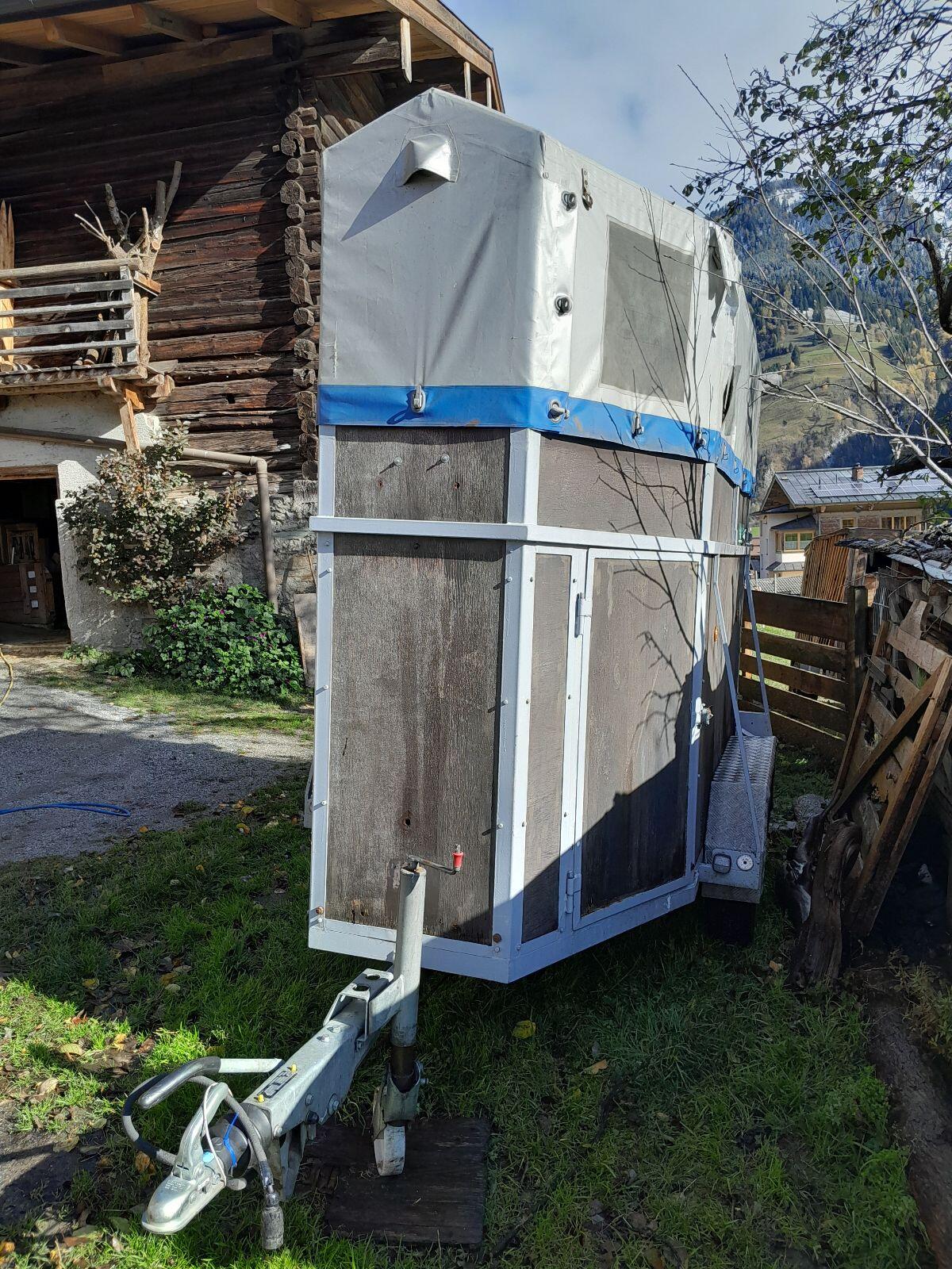 1,5 Spitzer Pferdeanhänger 1