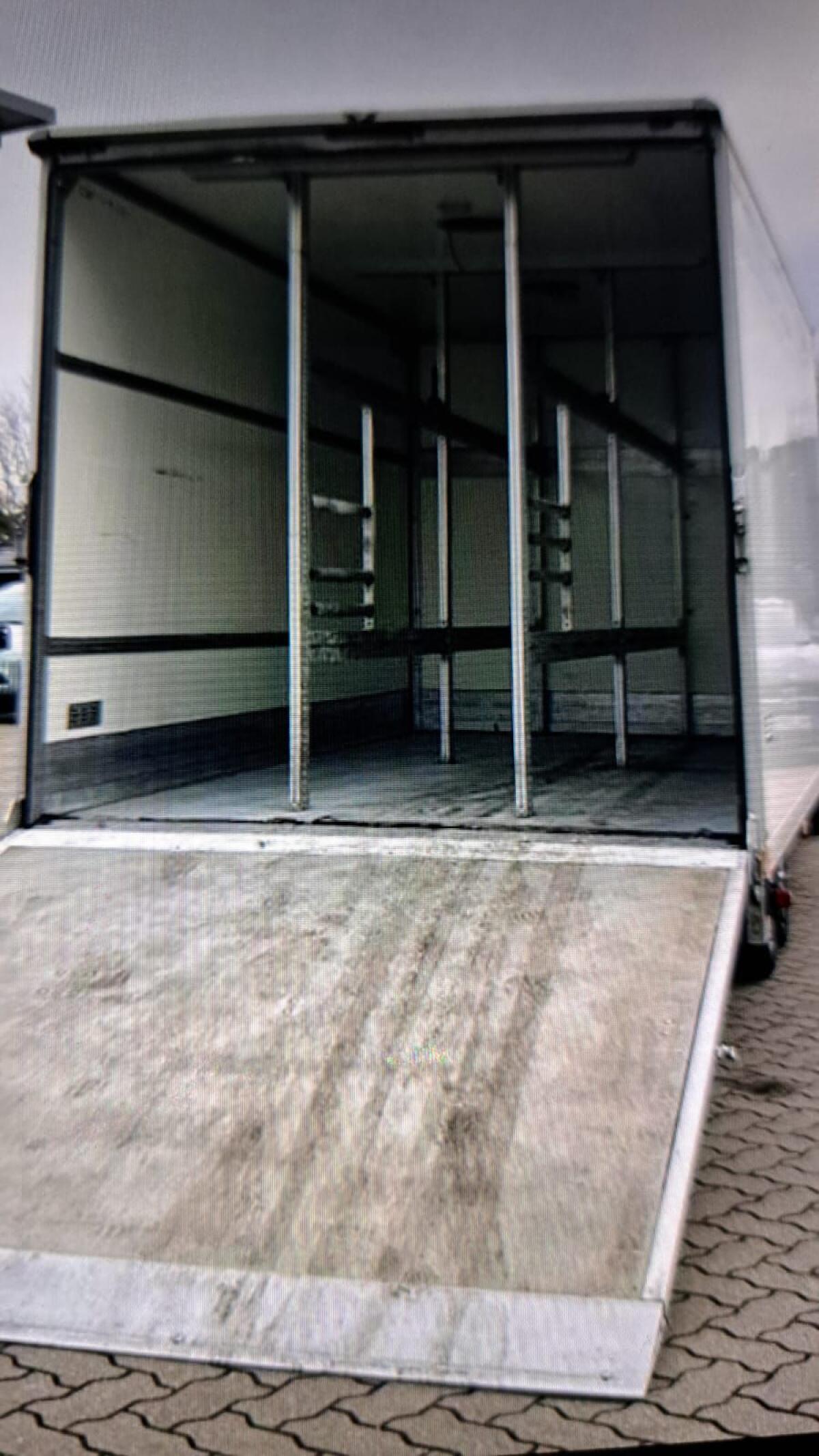 Kofferaufbau (vielleicht als Verkaufsanhänger) 3