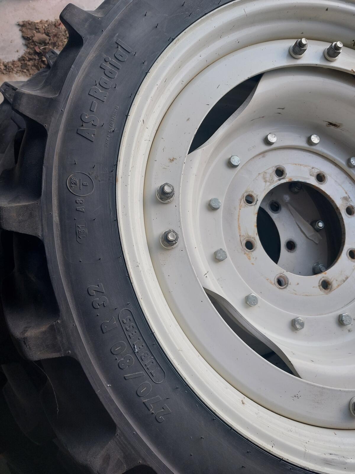 Pflegebereifung 270/80R32, 270/95R44 3