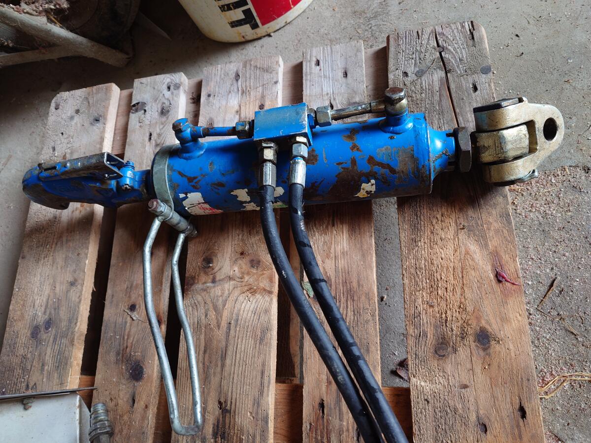 Verkaufe hydraulischen Oberlenker 1