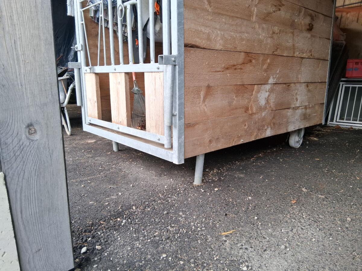Kälberbox 3