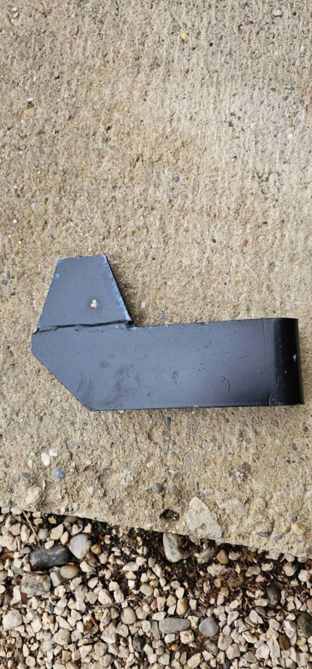 Steyr 9094 Werkzeugkasten-Halterung 2