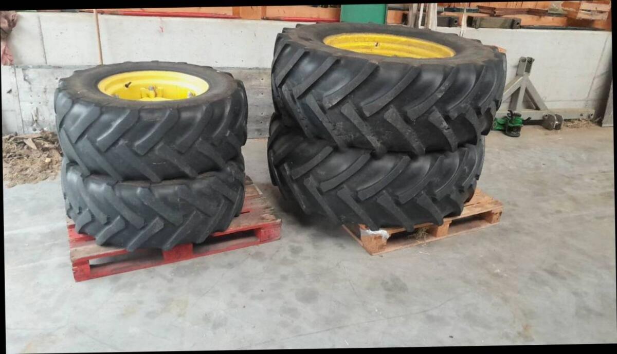 Verkaufe Kompletträder für John Deere Serie 5000 1