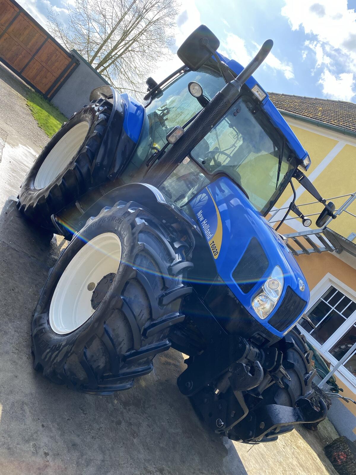 New Holland T6020 Elite 2