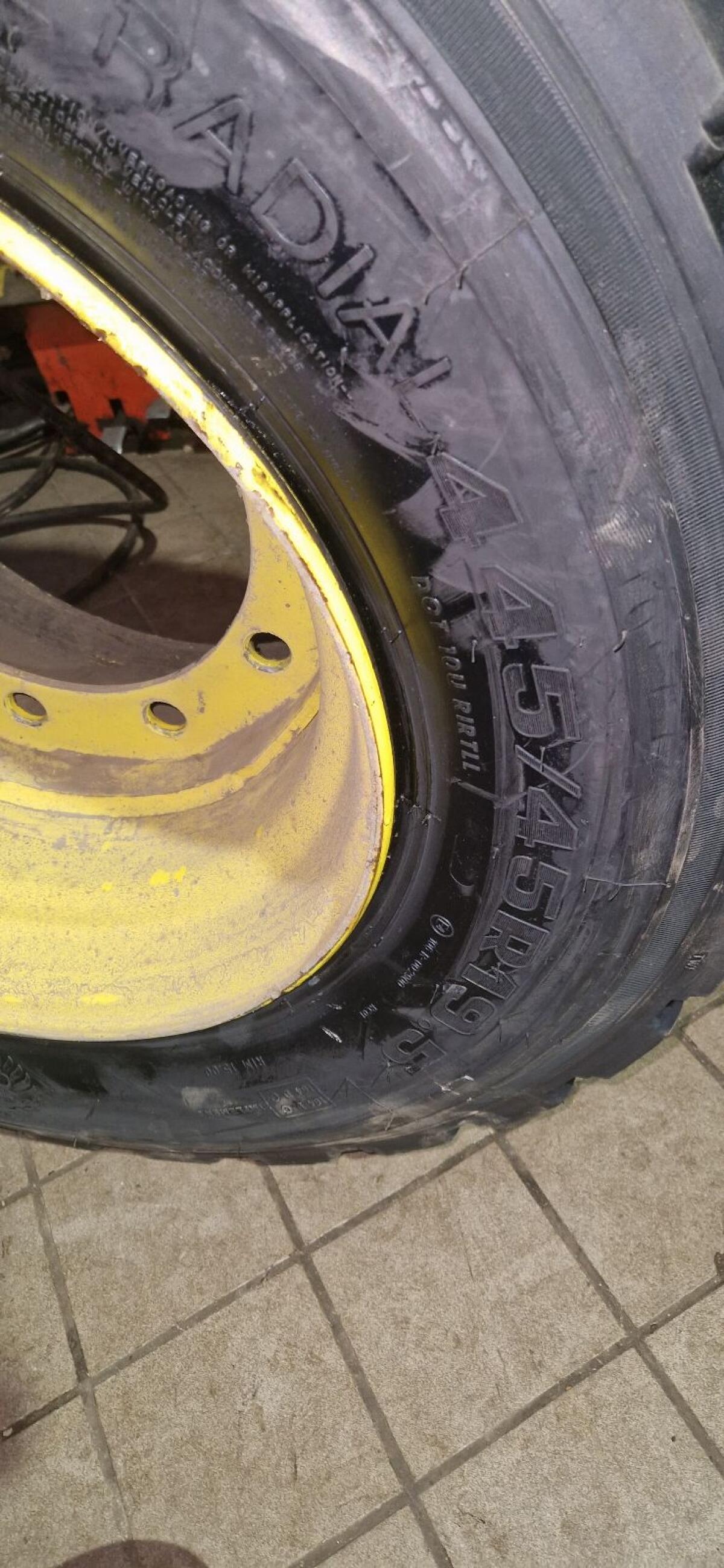 445/45-19.5 Anhängerreifen neu nicht runderneuert 3
