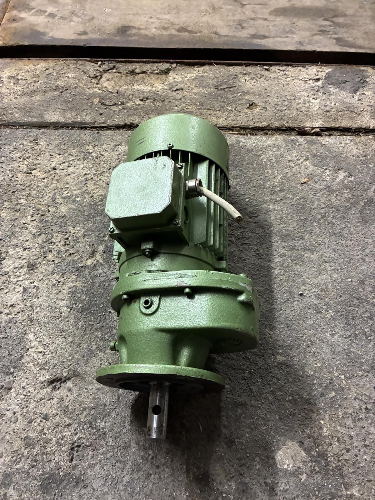 Elektromotor mit Getriebe 1