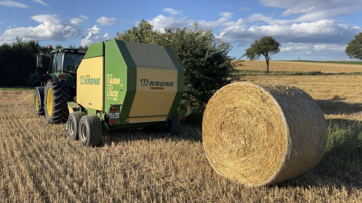 Biete Rundballenpressen und Wickeln im Raum St. Pölten, Melk an 2