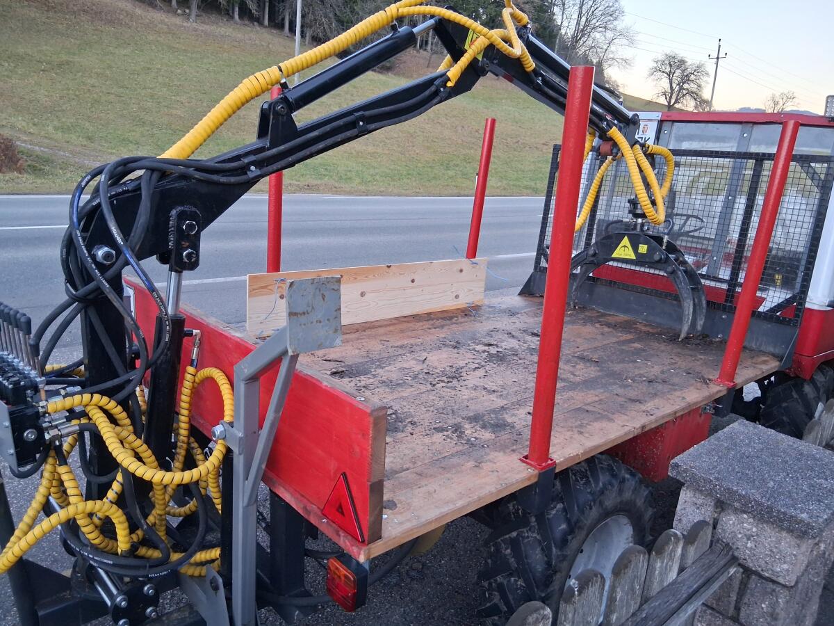 Lindner 3500S mit Kranaufbau 1