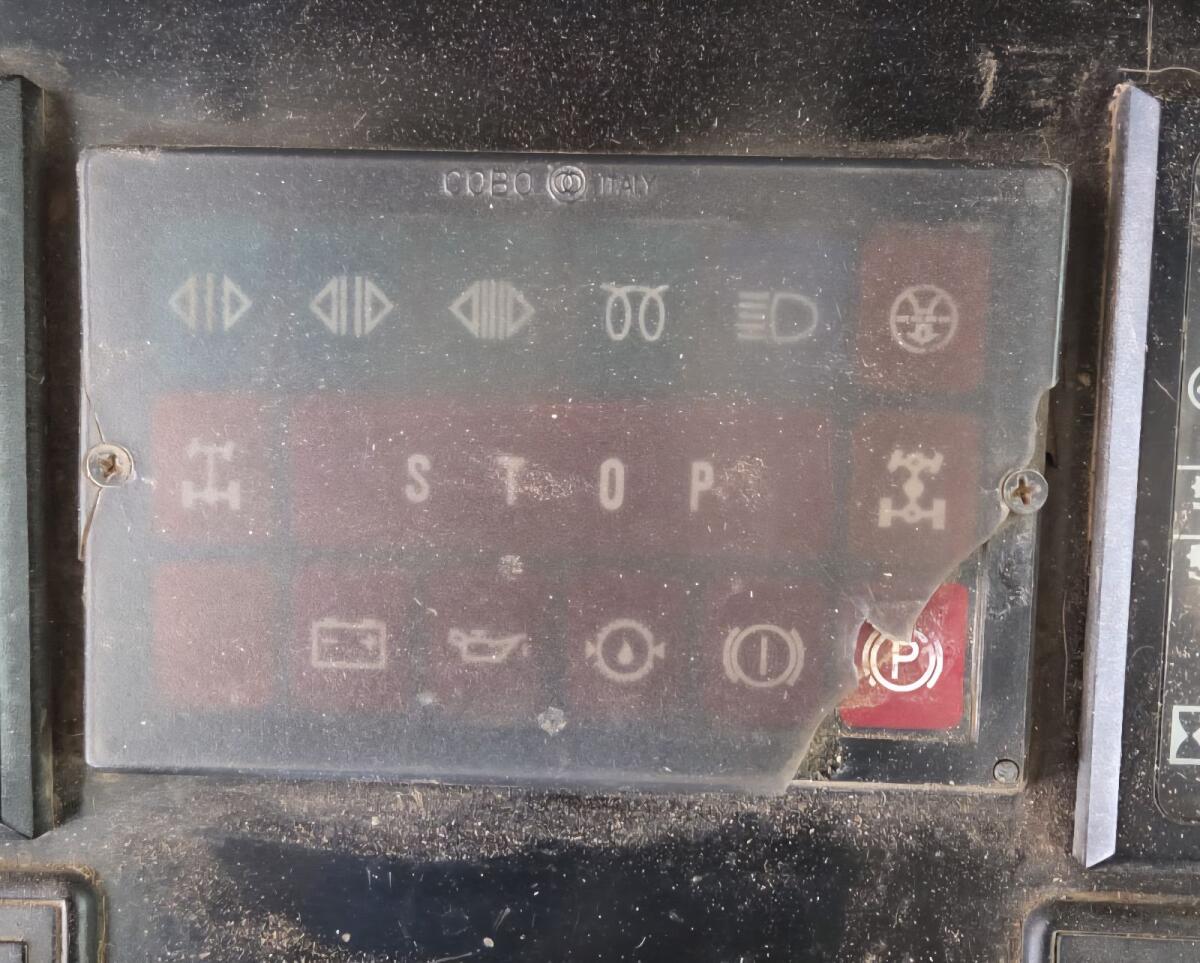 Abdeckung für Kontrolleuchtenleiste Steyr 1