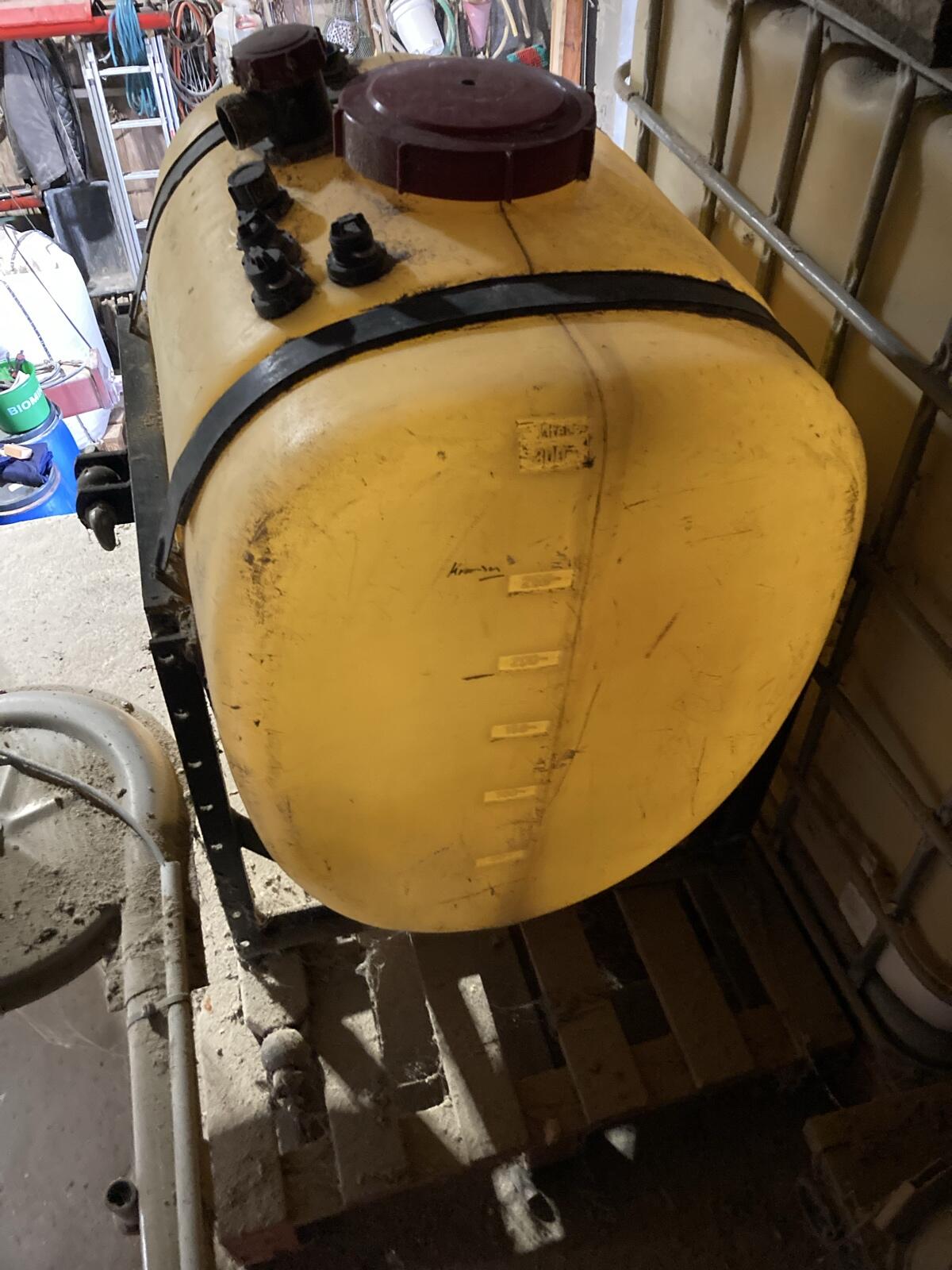 Fronttank Feldspritze Hardi 2