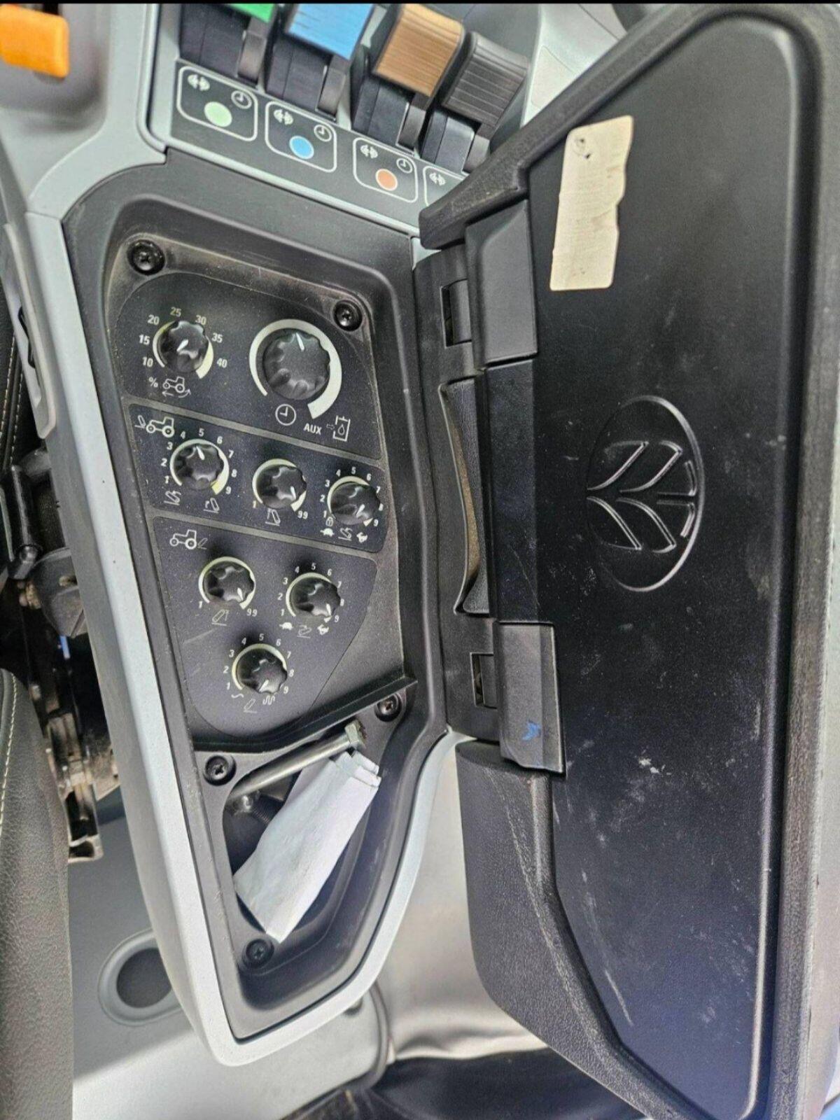 New Holland T6.180 1