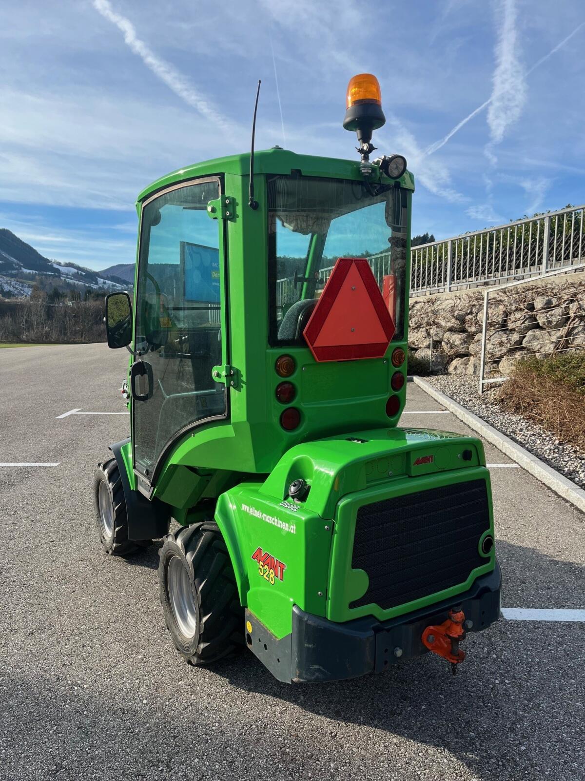 AVANT 528 Hoflader 3