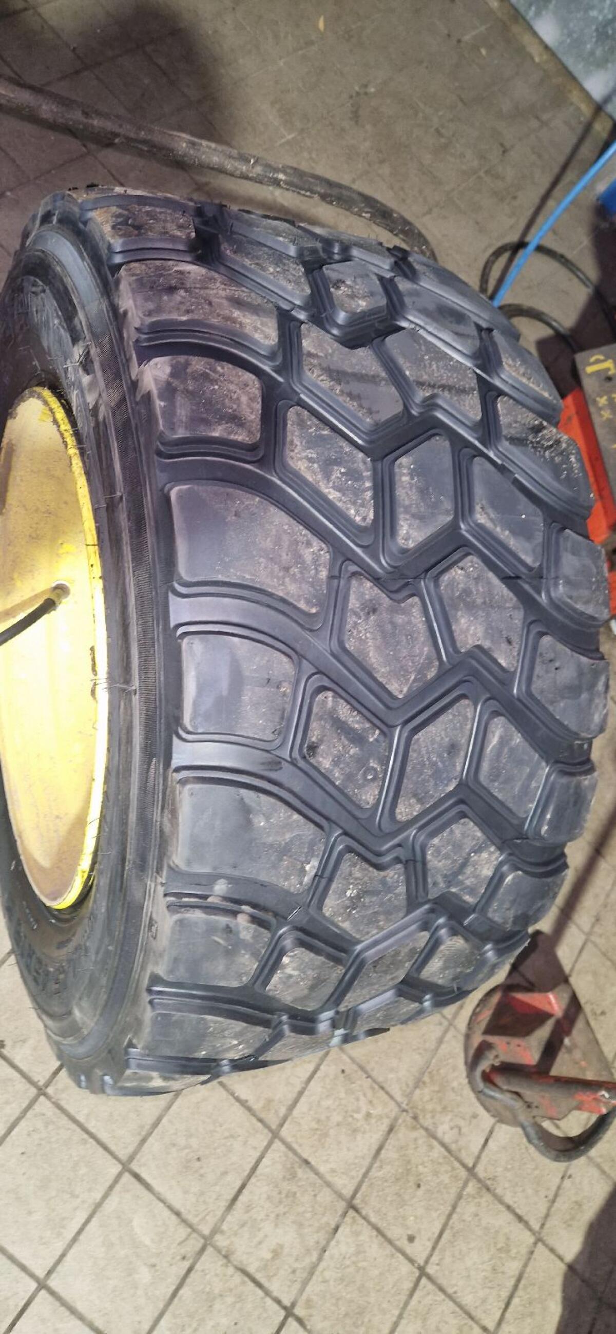 445/45-19.5 Anhängerreifen neu nicht runderneuert 2