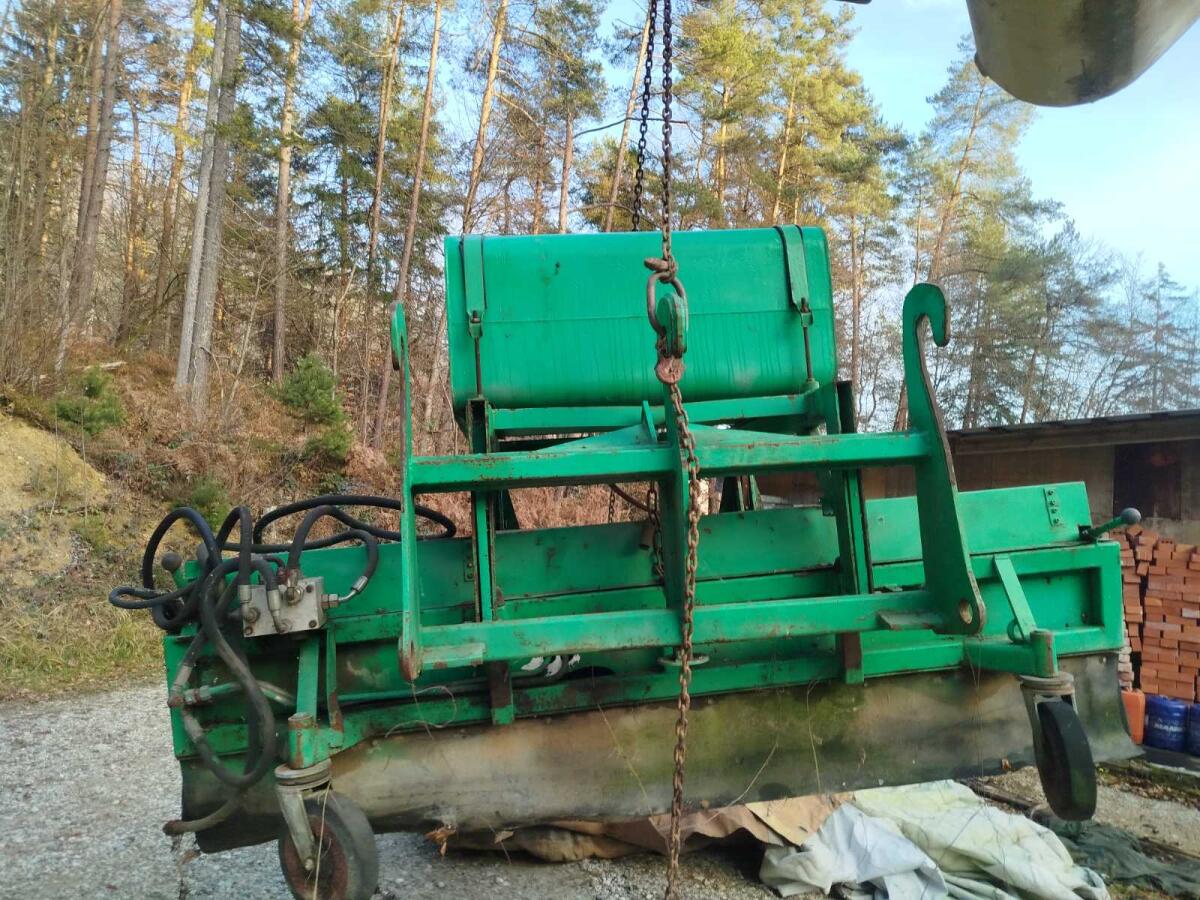 Metla - Priključek cestni pometač 1