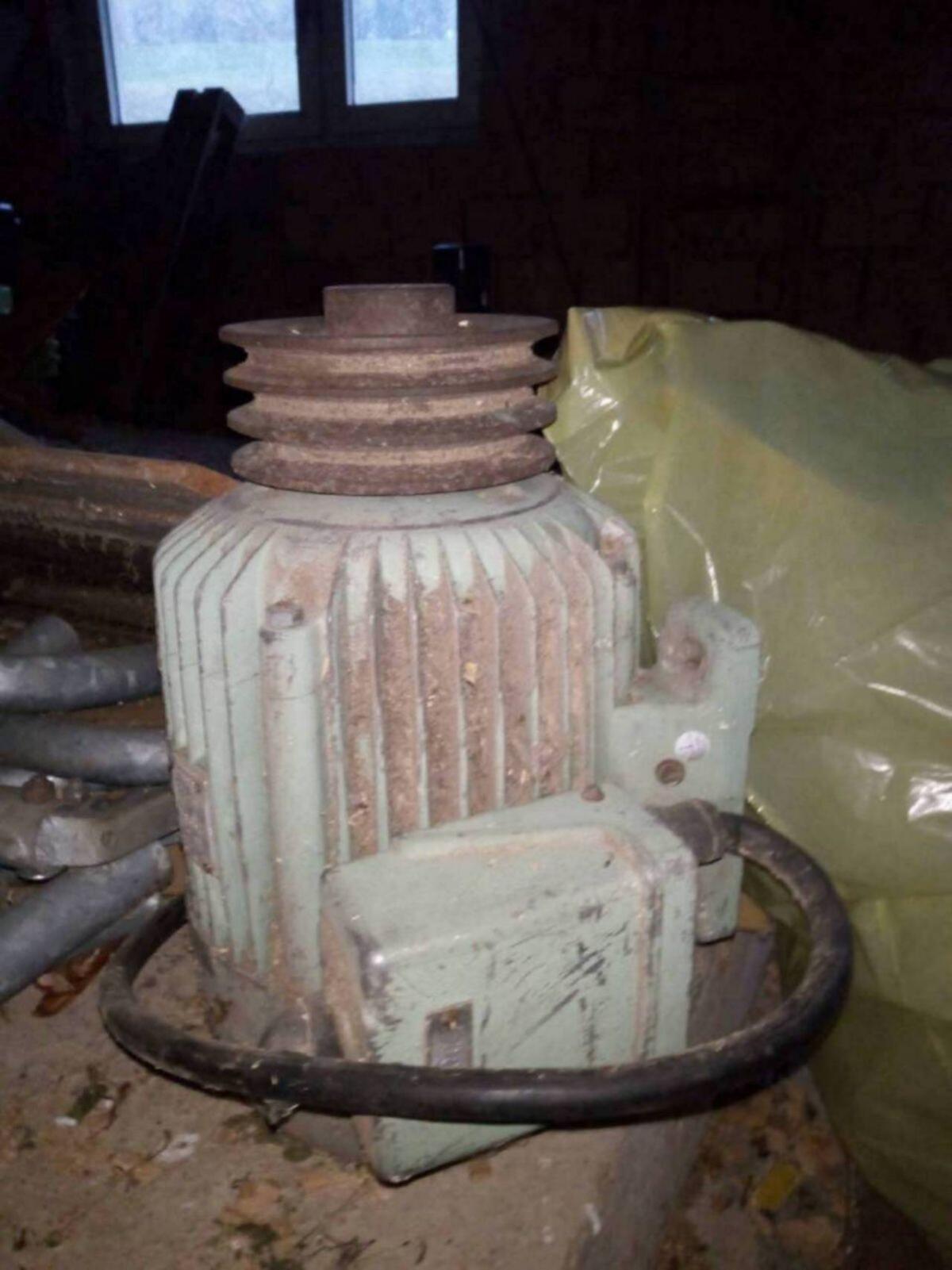 Drehstrommotor mit Stern-Dreieck-Schalter 1