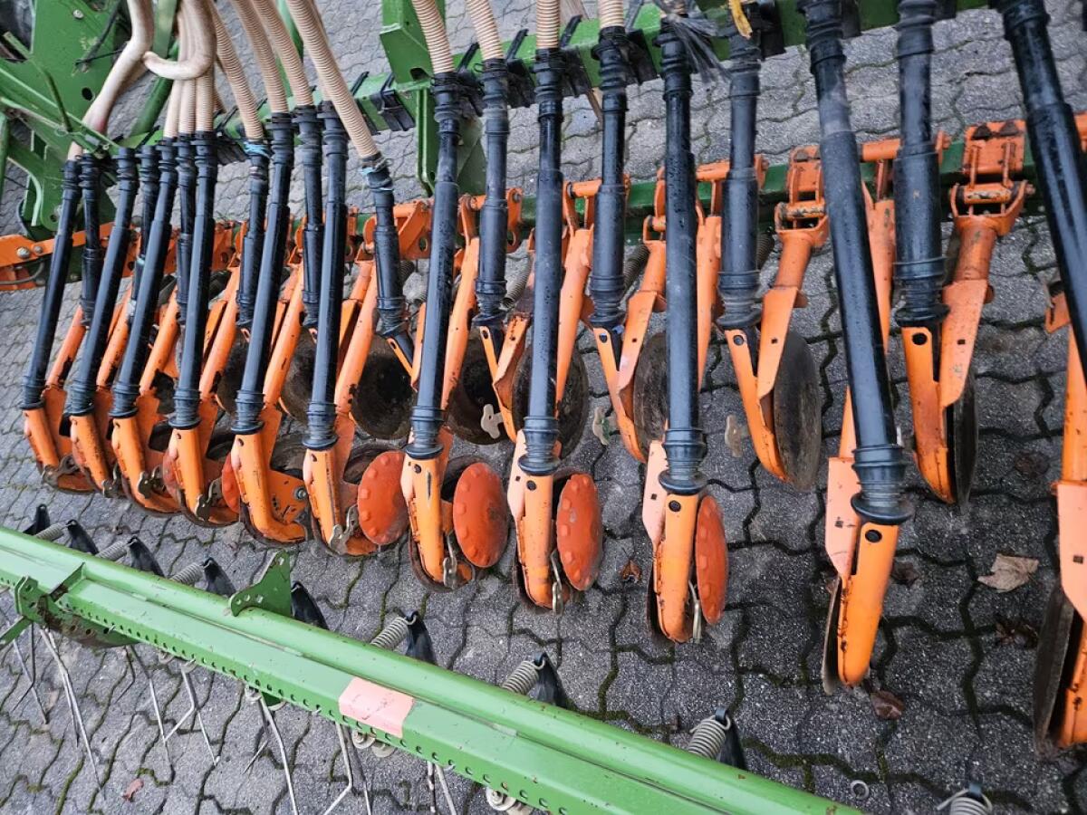 6 m Amazone 2 x 3 m Scharschiene mit Rotec Schare 3