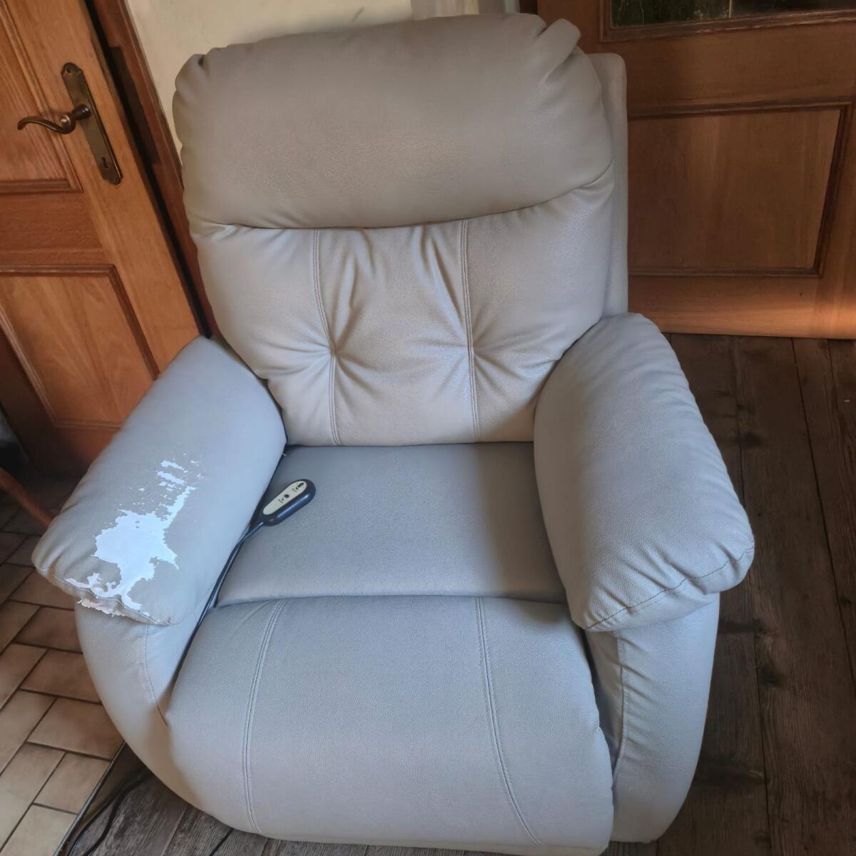 El. Fernsehsessel mit Aufstehhilfe 2