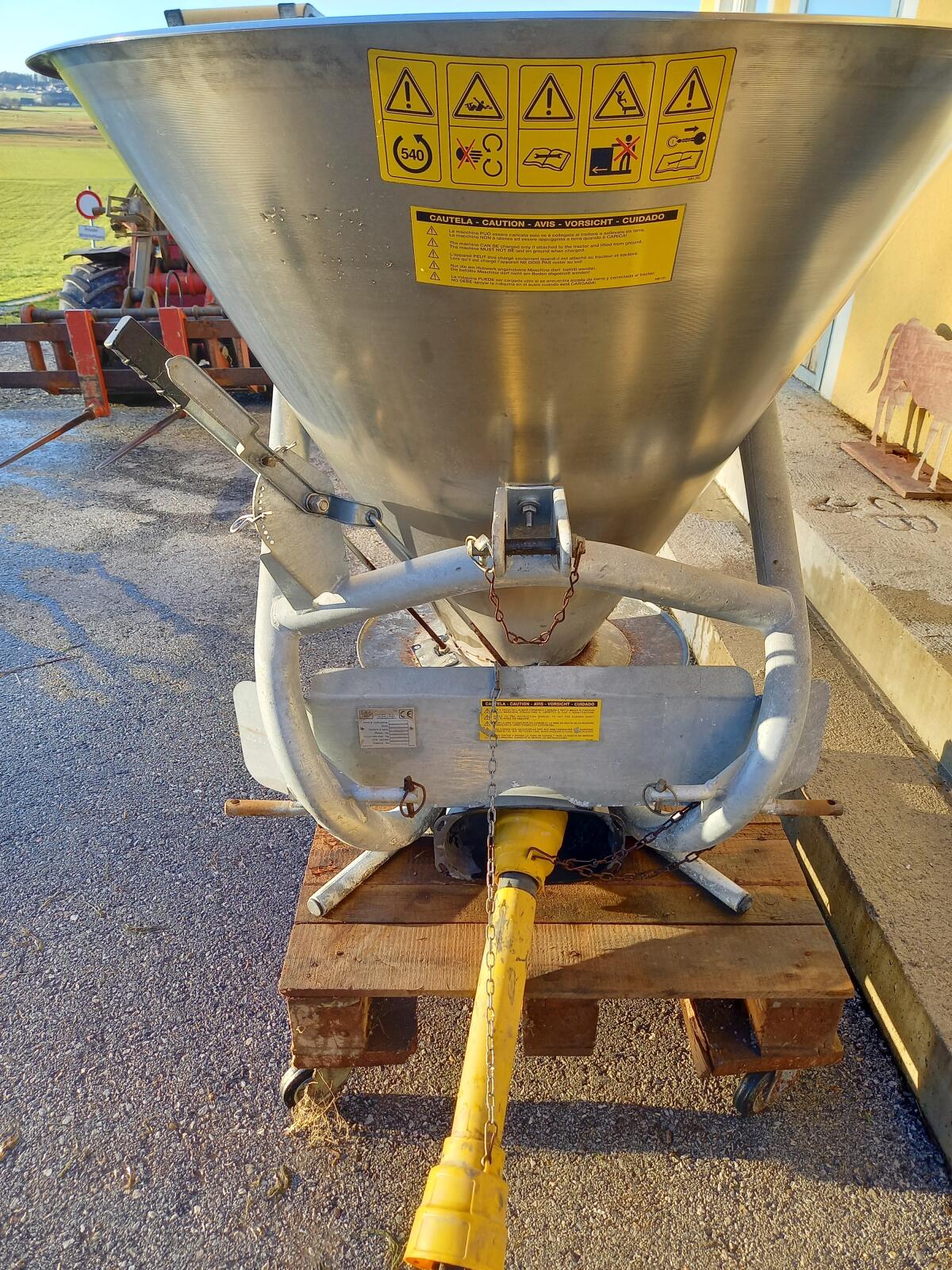 Mineraldüngerstreuer 2