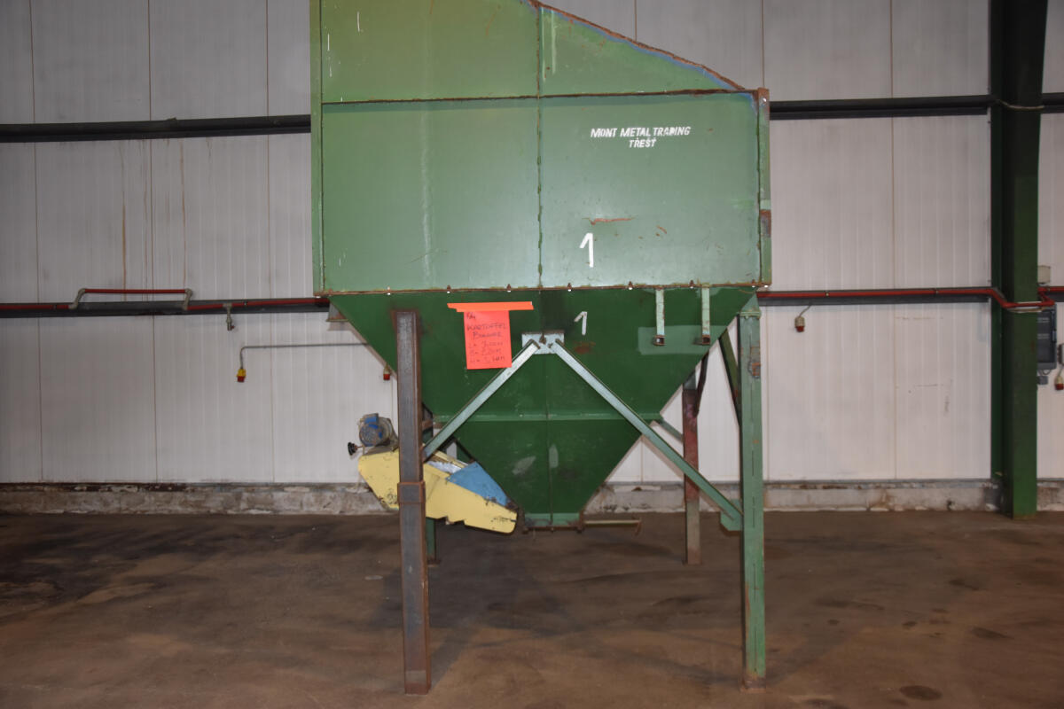 Bunker für Gemüse oder Kartoffeln mit Förderband 2