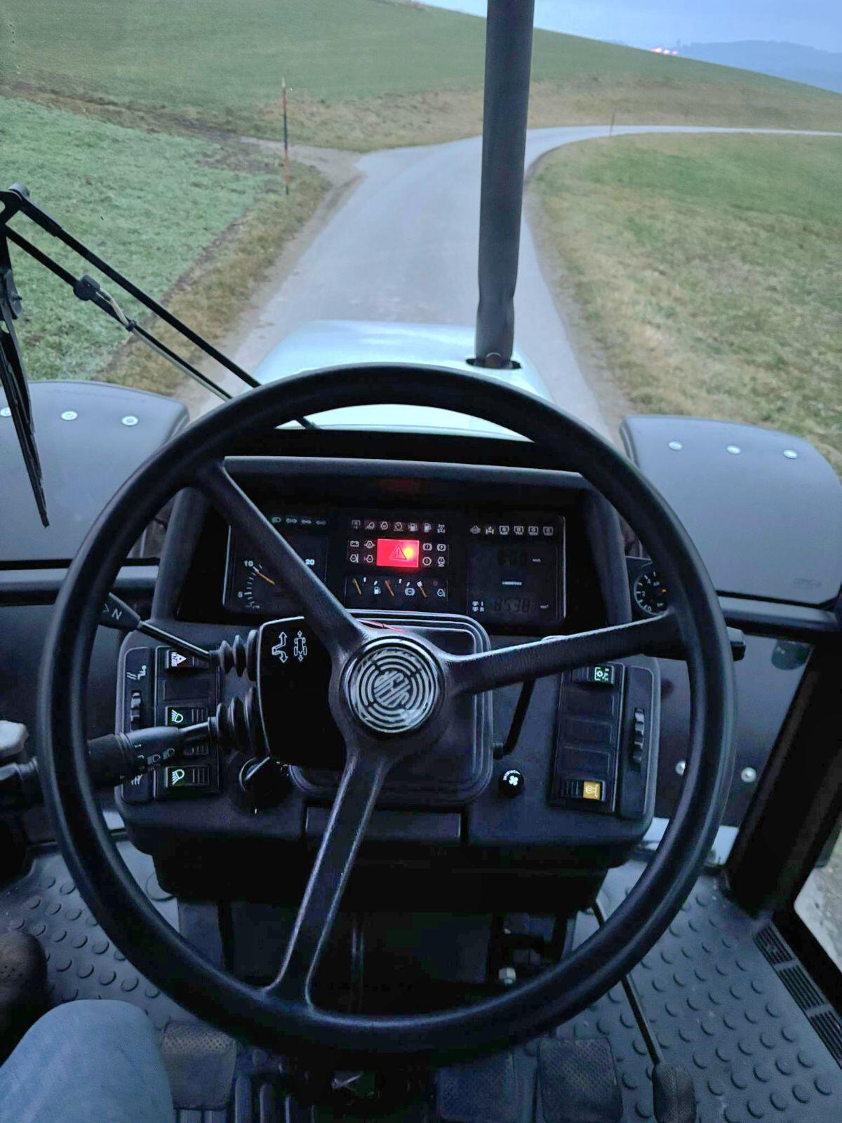 Steyr 9125A mit Powershuttle 3