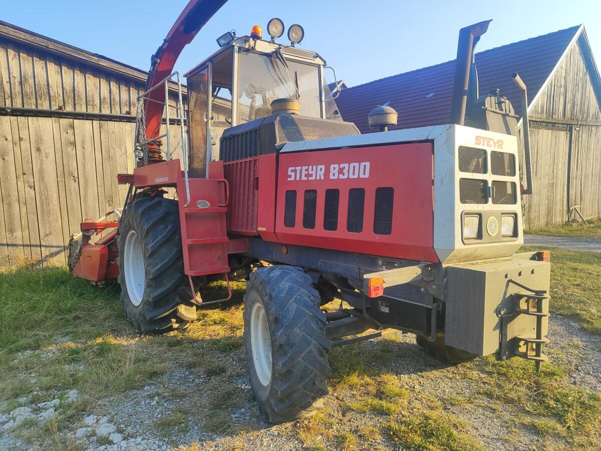 Steyr 8300 mit Kemper Champion 3000 2