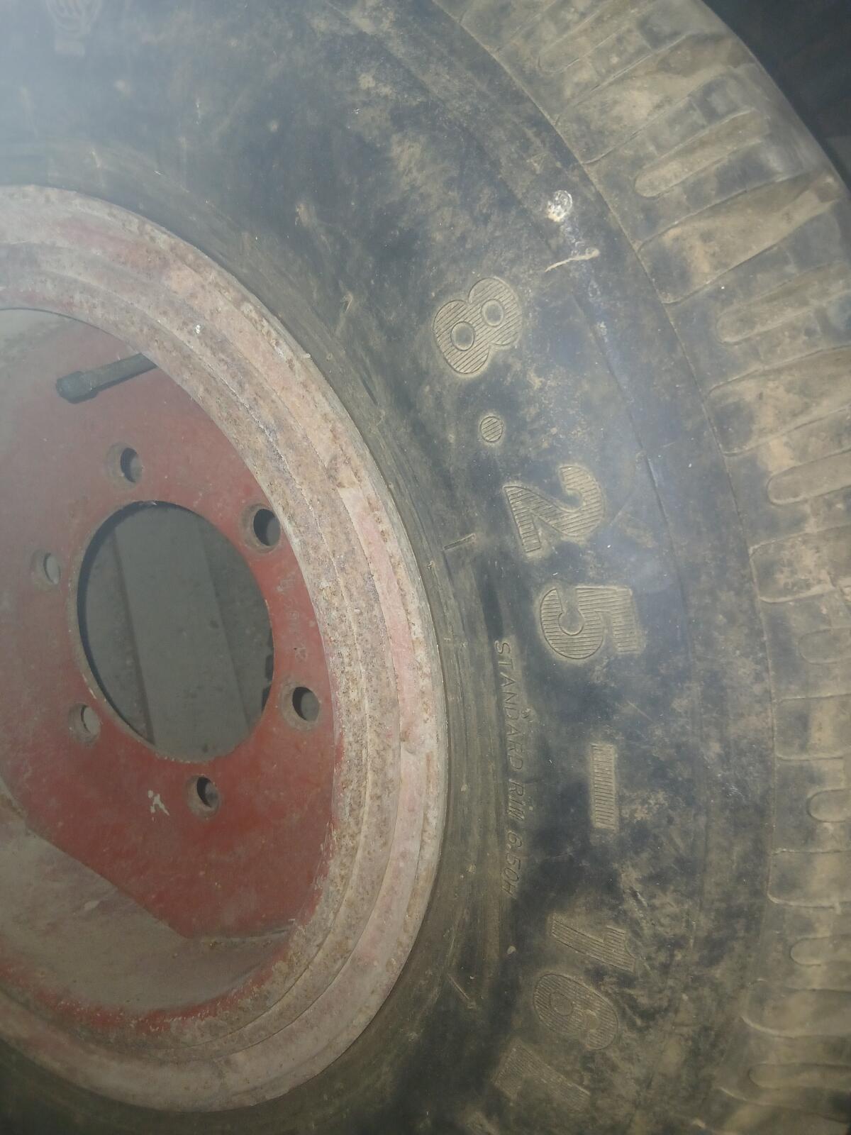 Verkaufe gebrauchte Anhängerreifen 2