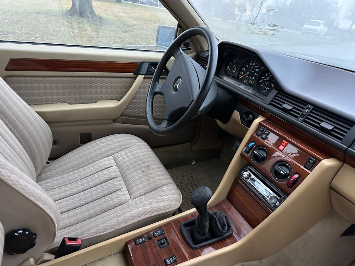 Mercedes 230 CE Oldtimer 2