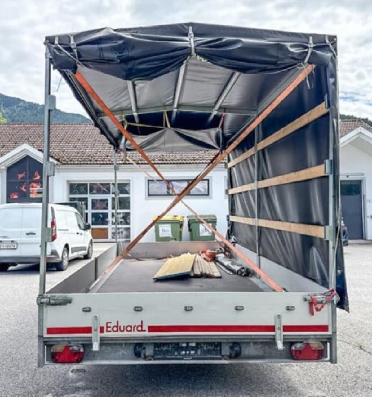 Tridem Hochlader Eduard P5/5022 mit Planenaufbau 2