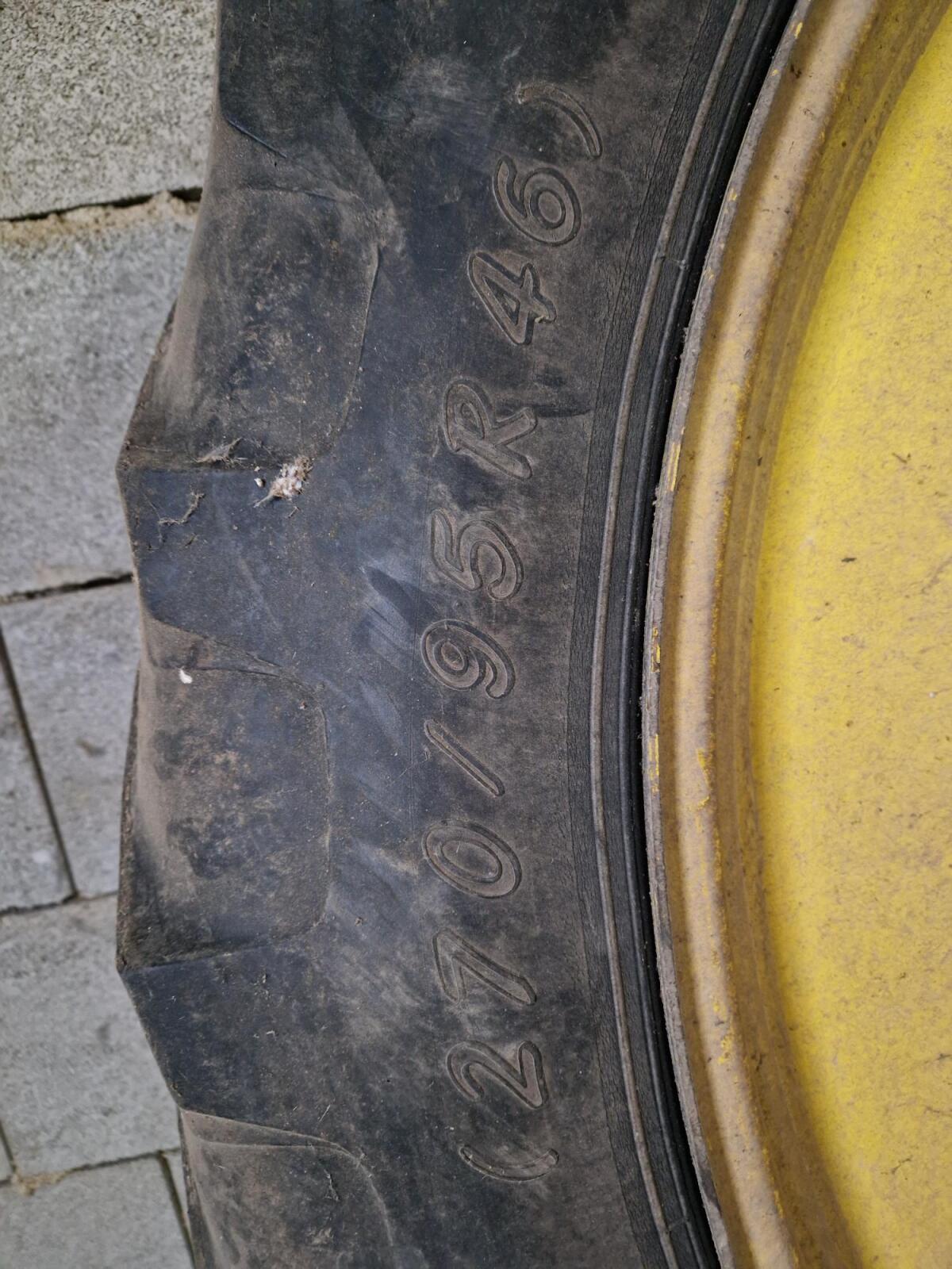 Pflegebereifung zu John Deere 6230 3