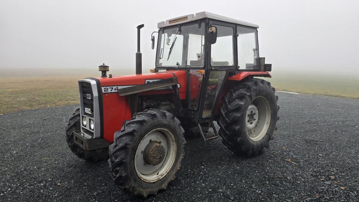 Massey Ferguson 274 mit Frontlader 2