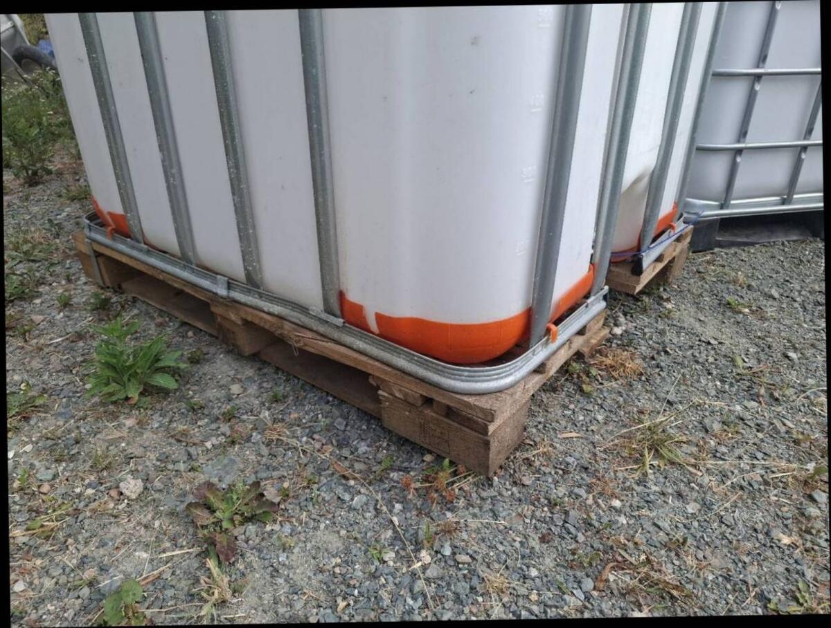 Verkaufe neuwertige IBC Tanks 2
