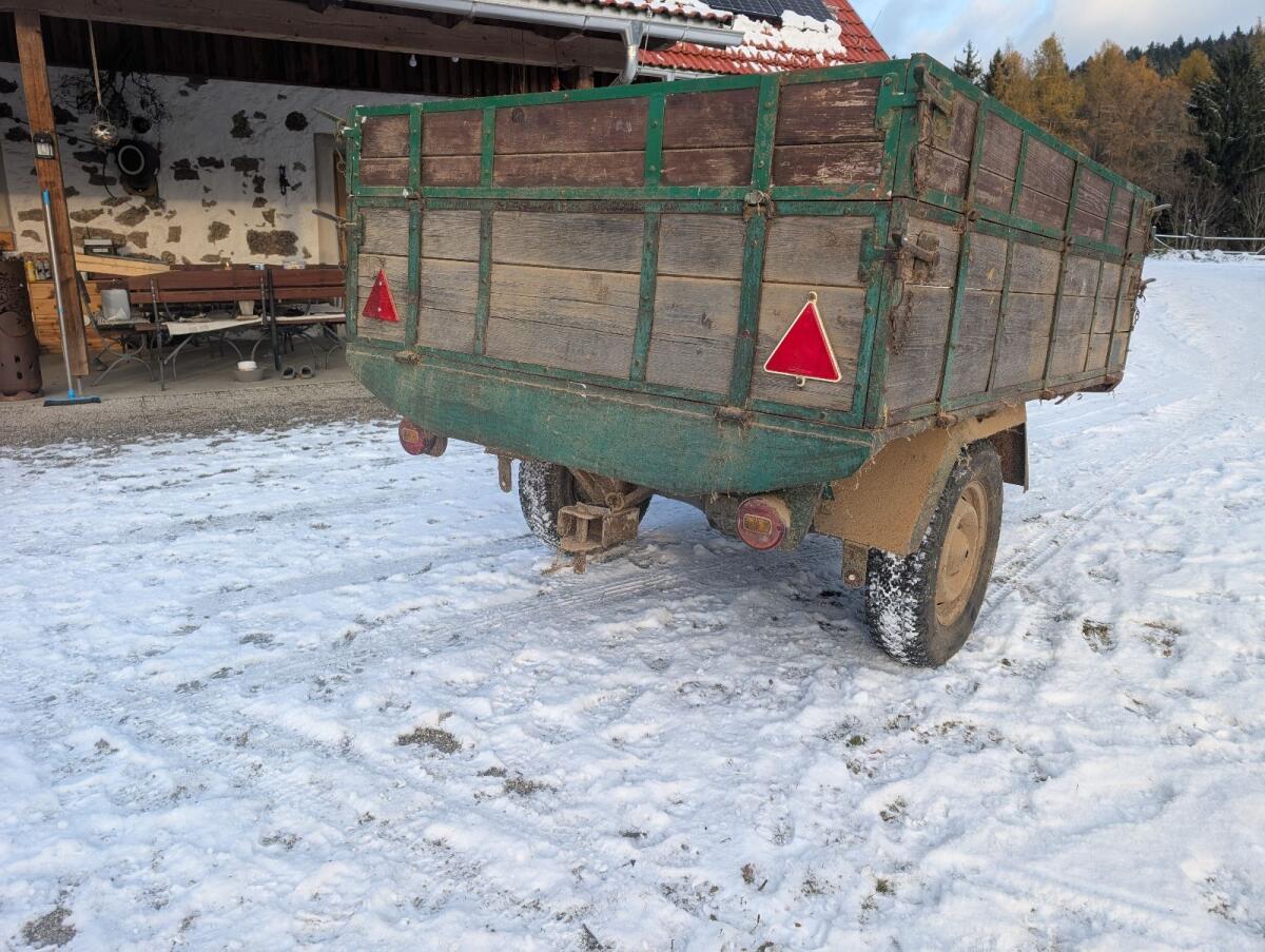 Einachsiger Holzanhänger 3