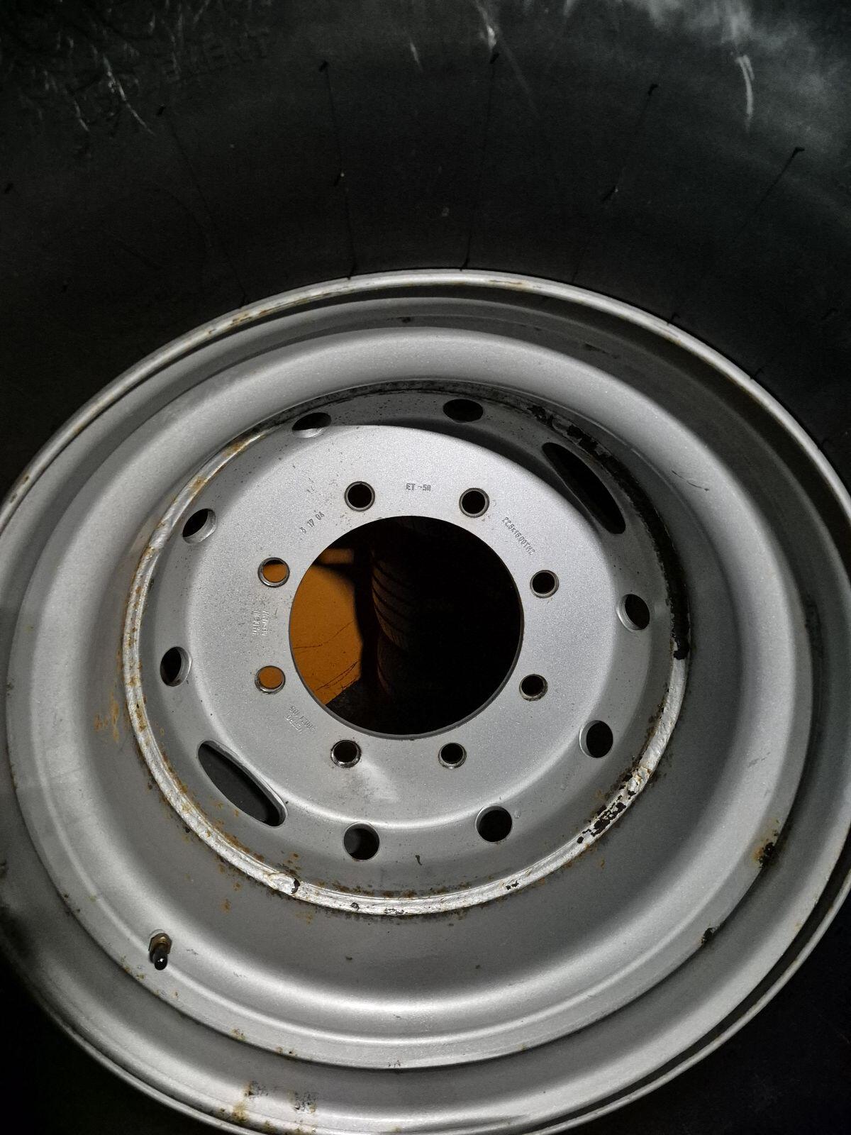 Kompletträder Vredestein 560/45R22.5 2