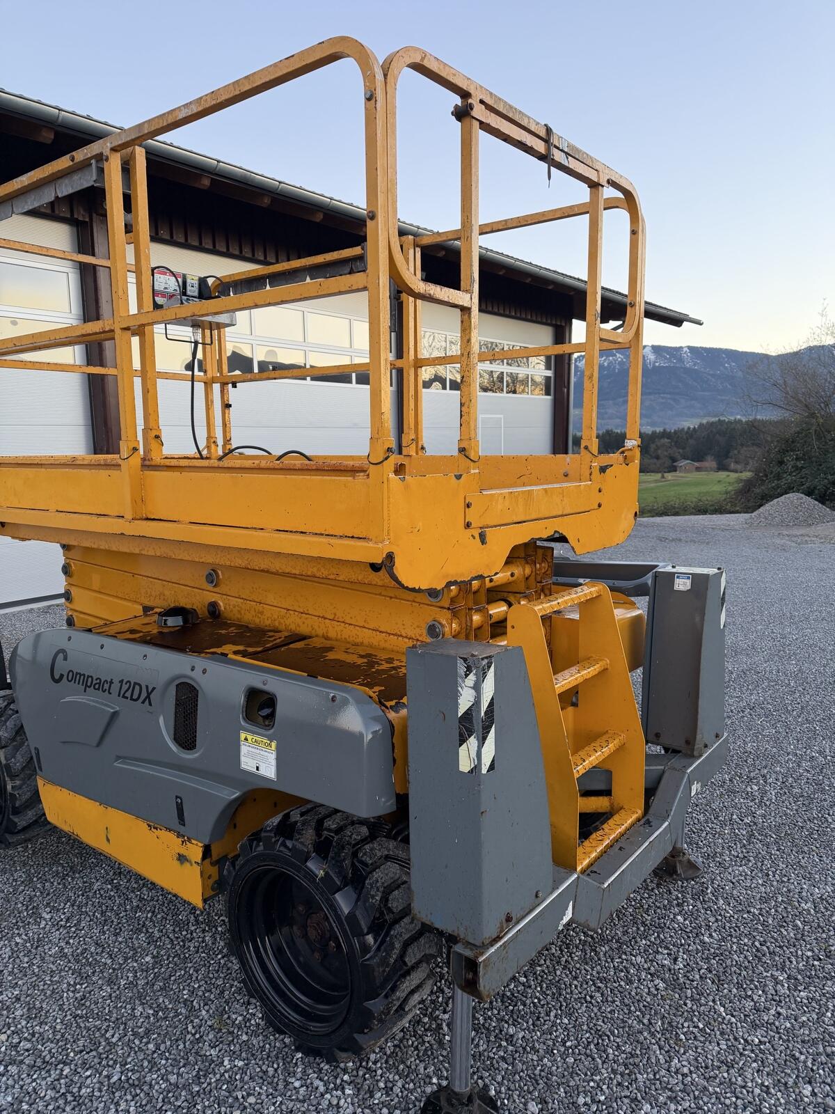 Arbeitsbühne Geländebühne Haulotte DX 12 Bj. 2016 3