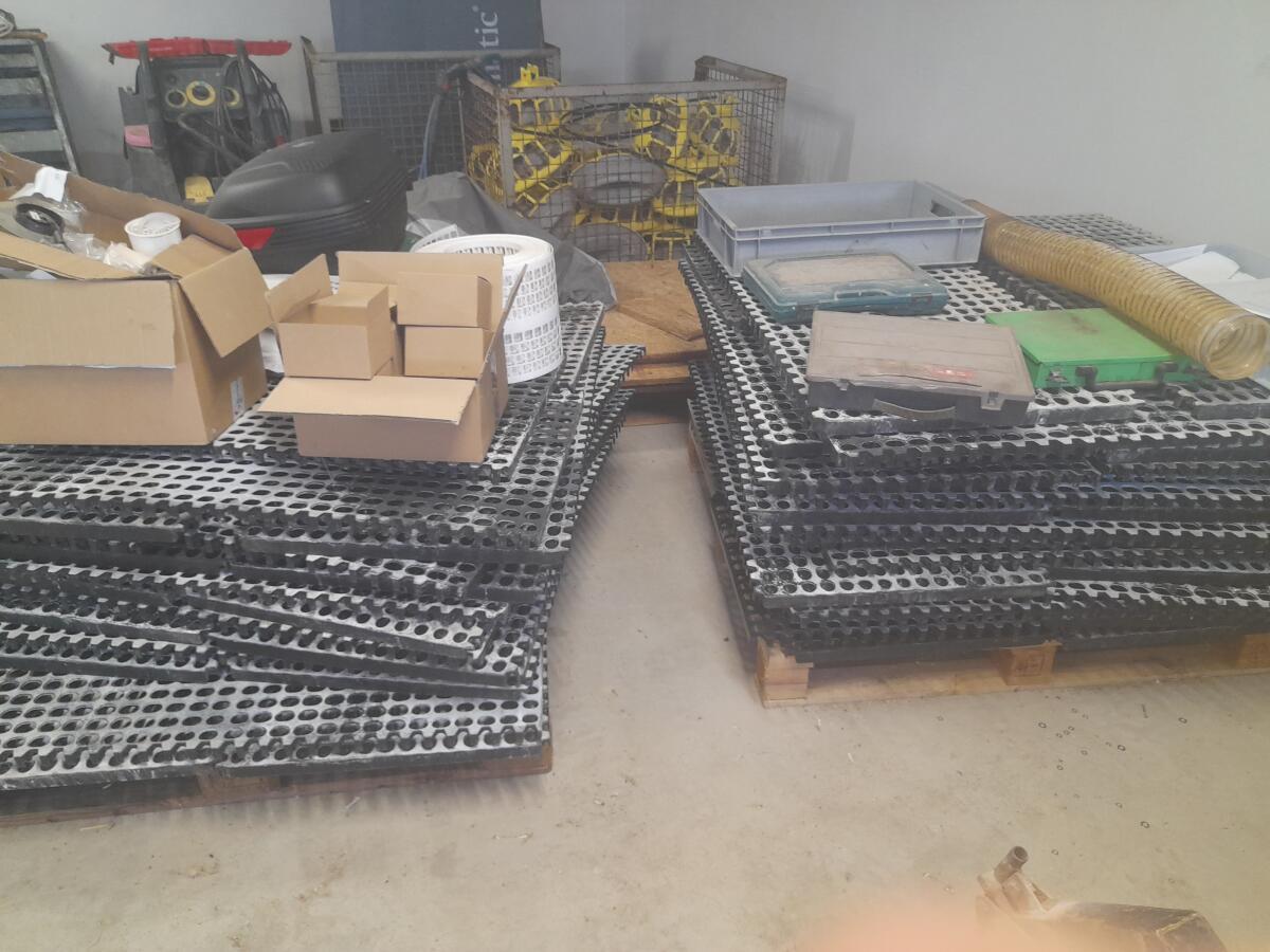 Hühnerstall Bodenhaltung klassisch 2