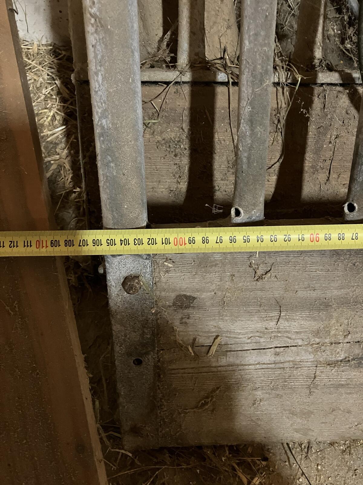 Kälberboxentür + Futterraufe 2