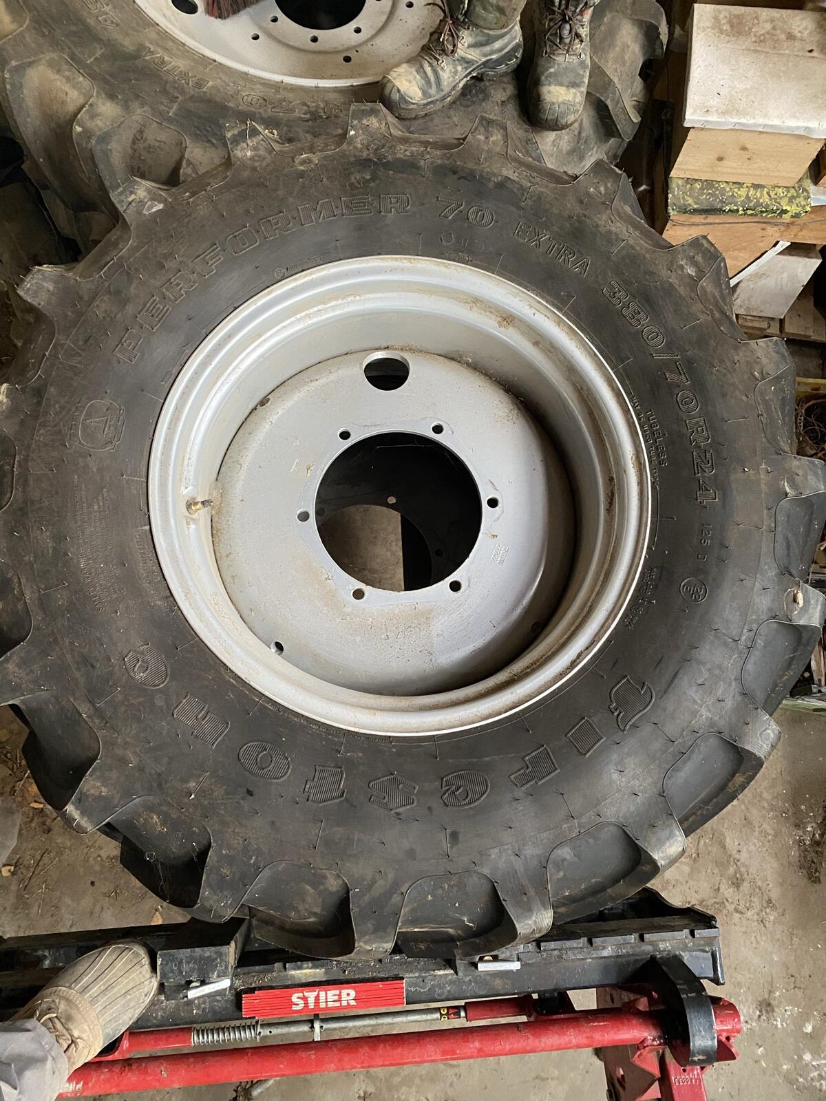 Reifen Neu – Case Farmall 90C 2