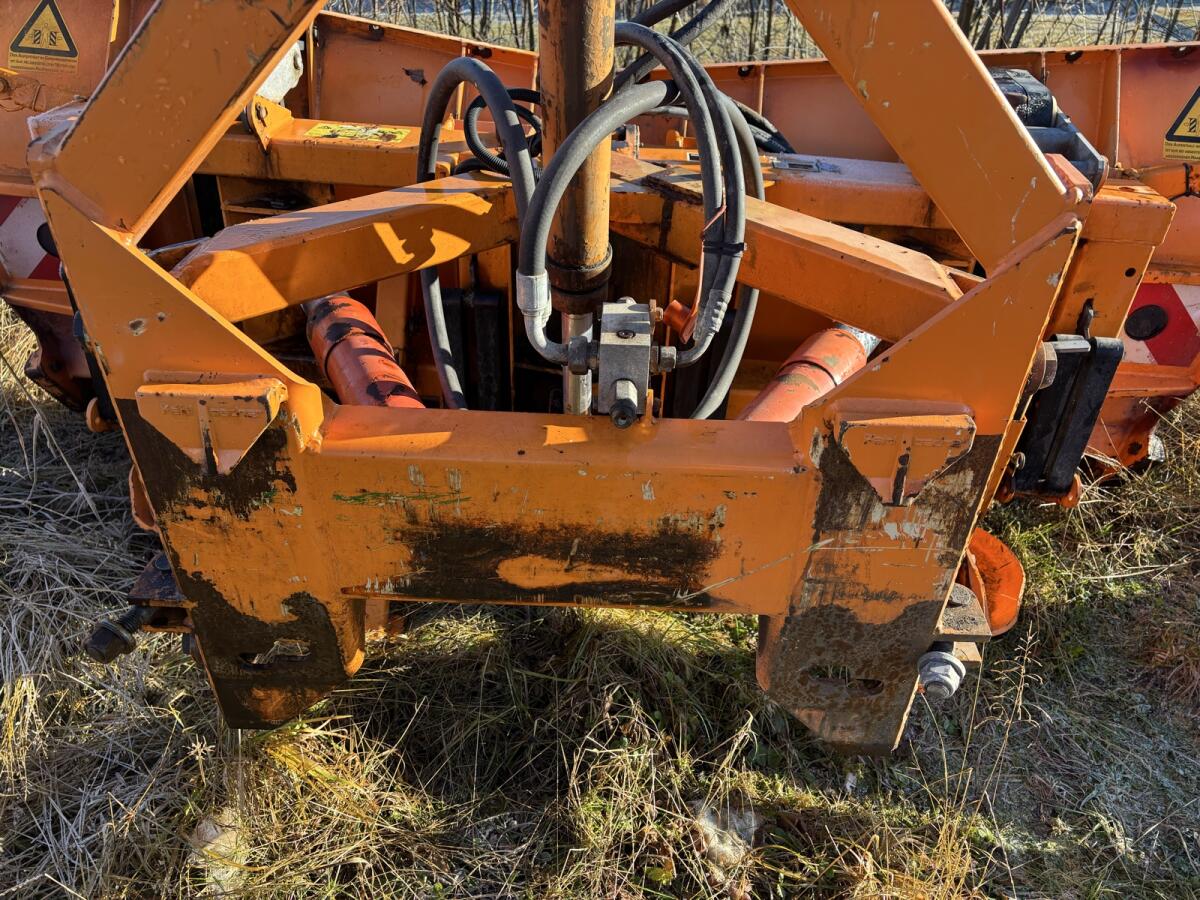 Kahlbacher Schneepflug 280 cm für Traktor Unimog 3