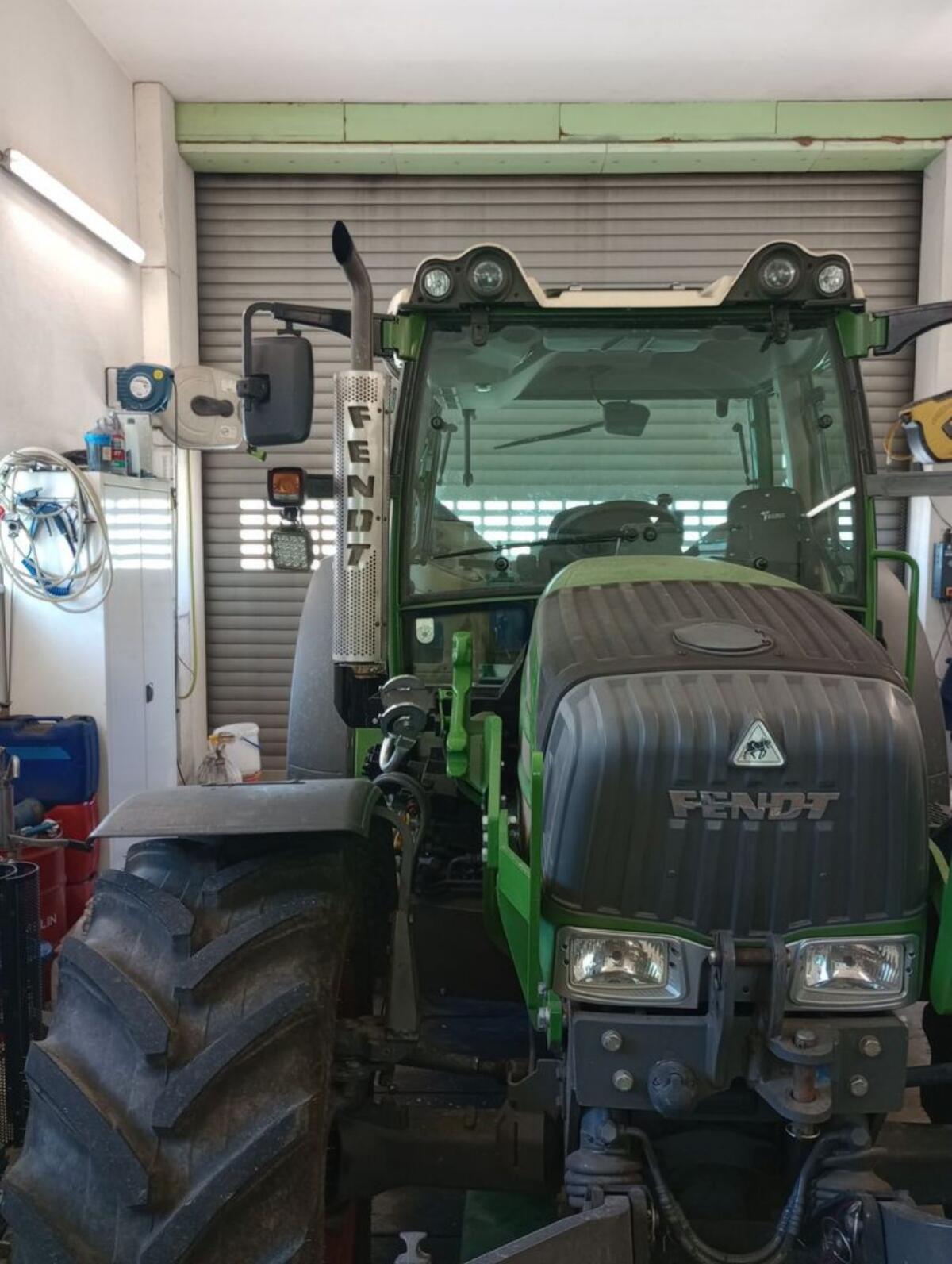 Auspuffblech Fendt 200 Vario 3