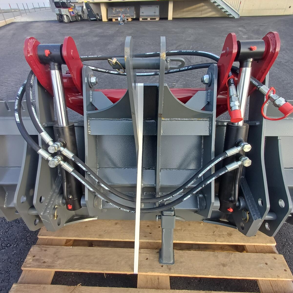 Polterschild Alpower 1.800mm mit hydr. Niederhalter 2