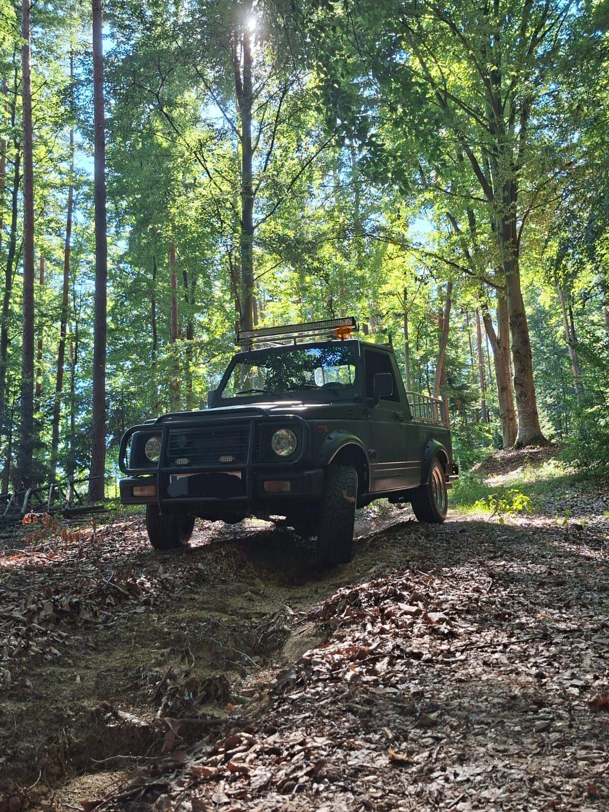 Suzuki SJ 413 / SJ 51 2