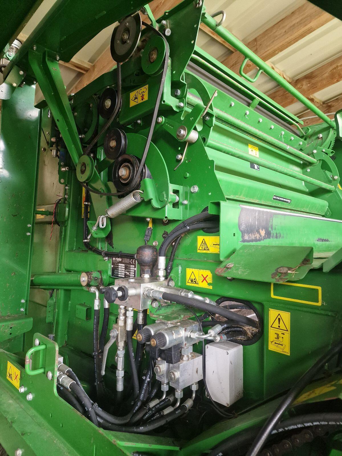 Rundballenpresse McHale F540 3