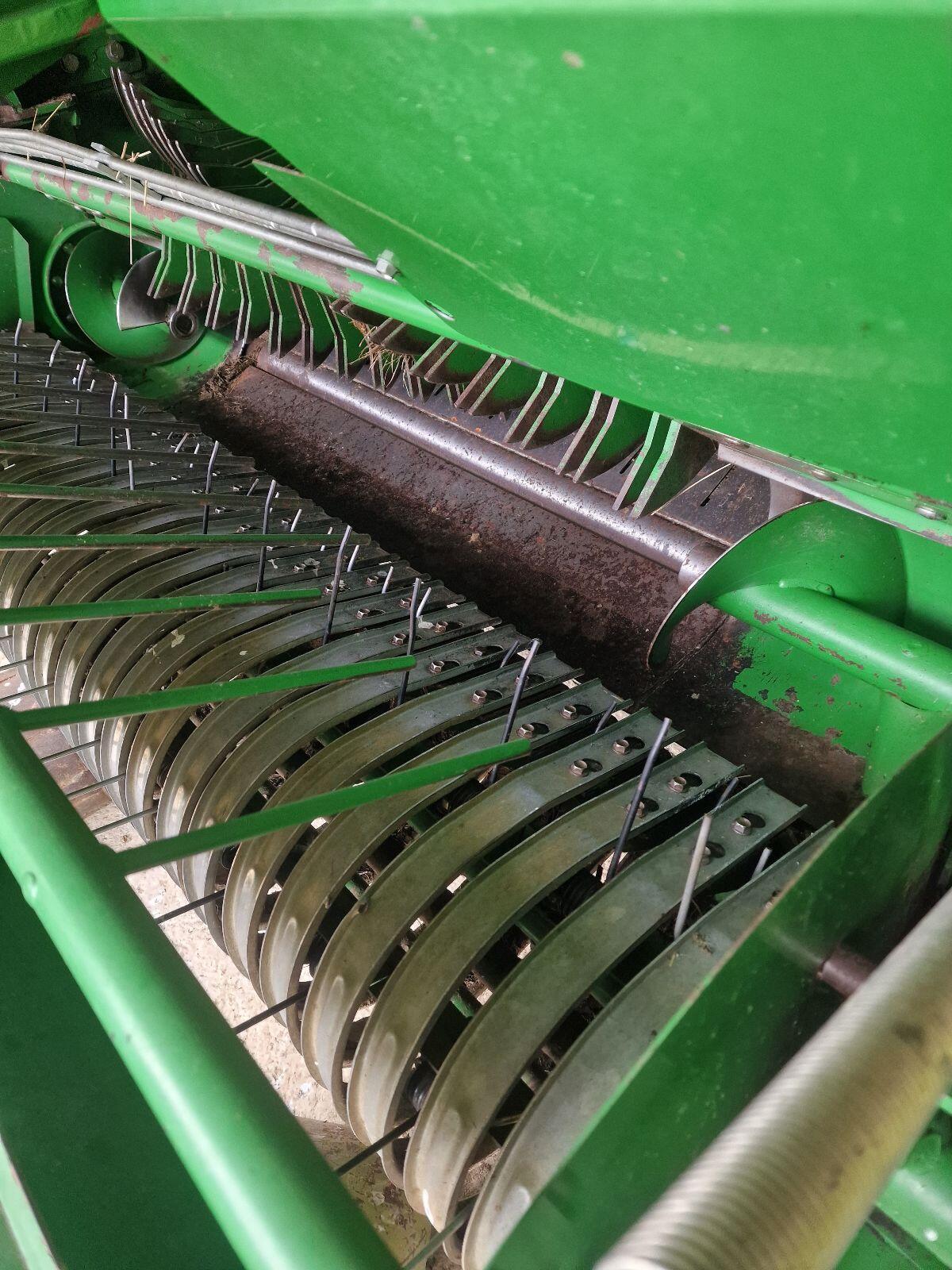 Rundballenpresse McHale F540 2