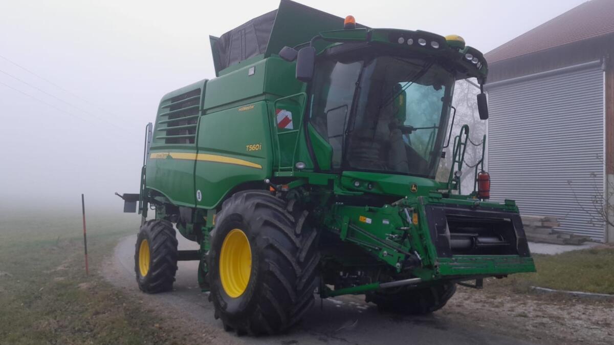 Mähdrescher John Deere T560 HM 2