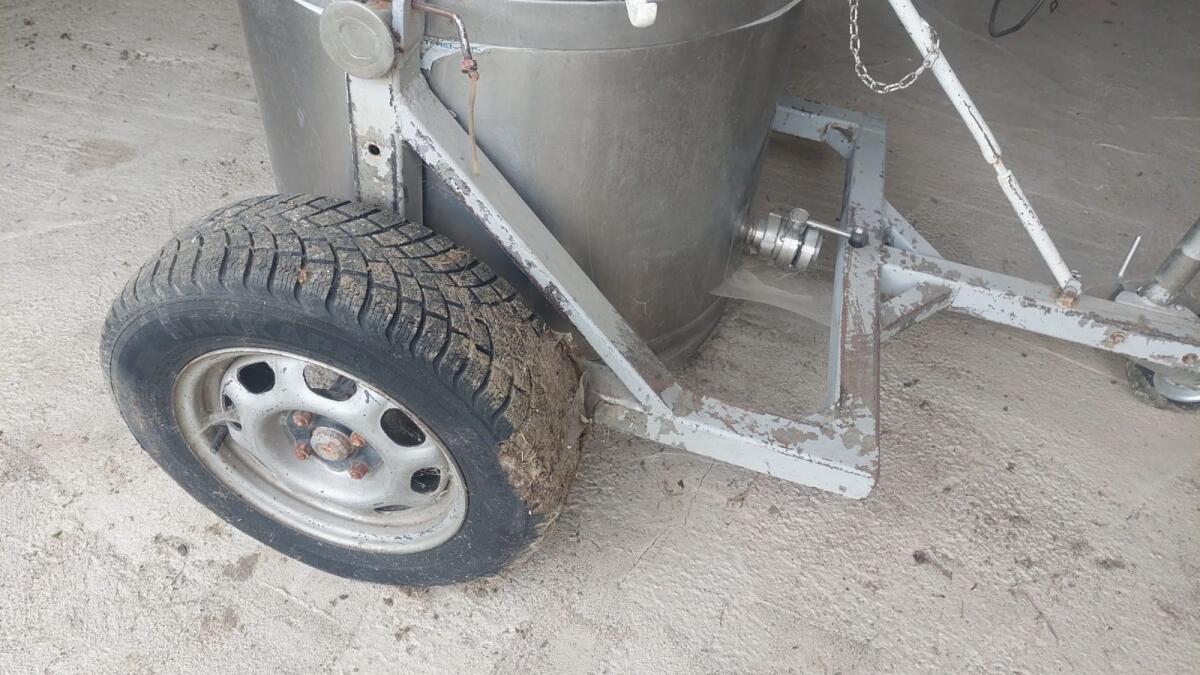 Verkaufe Milchtank 3