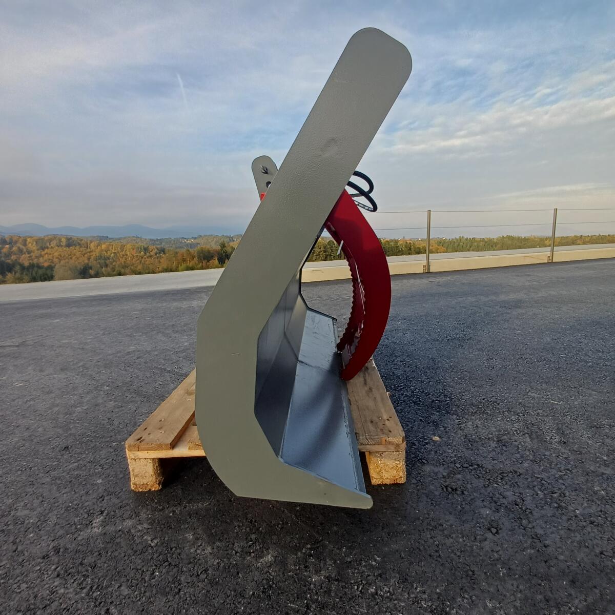 Polterschild Alpower 1.800mm mit hydr. Niederhalter 3