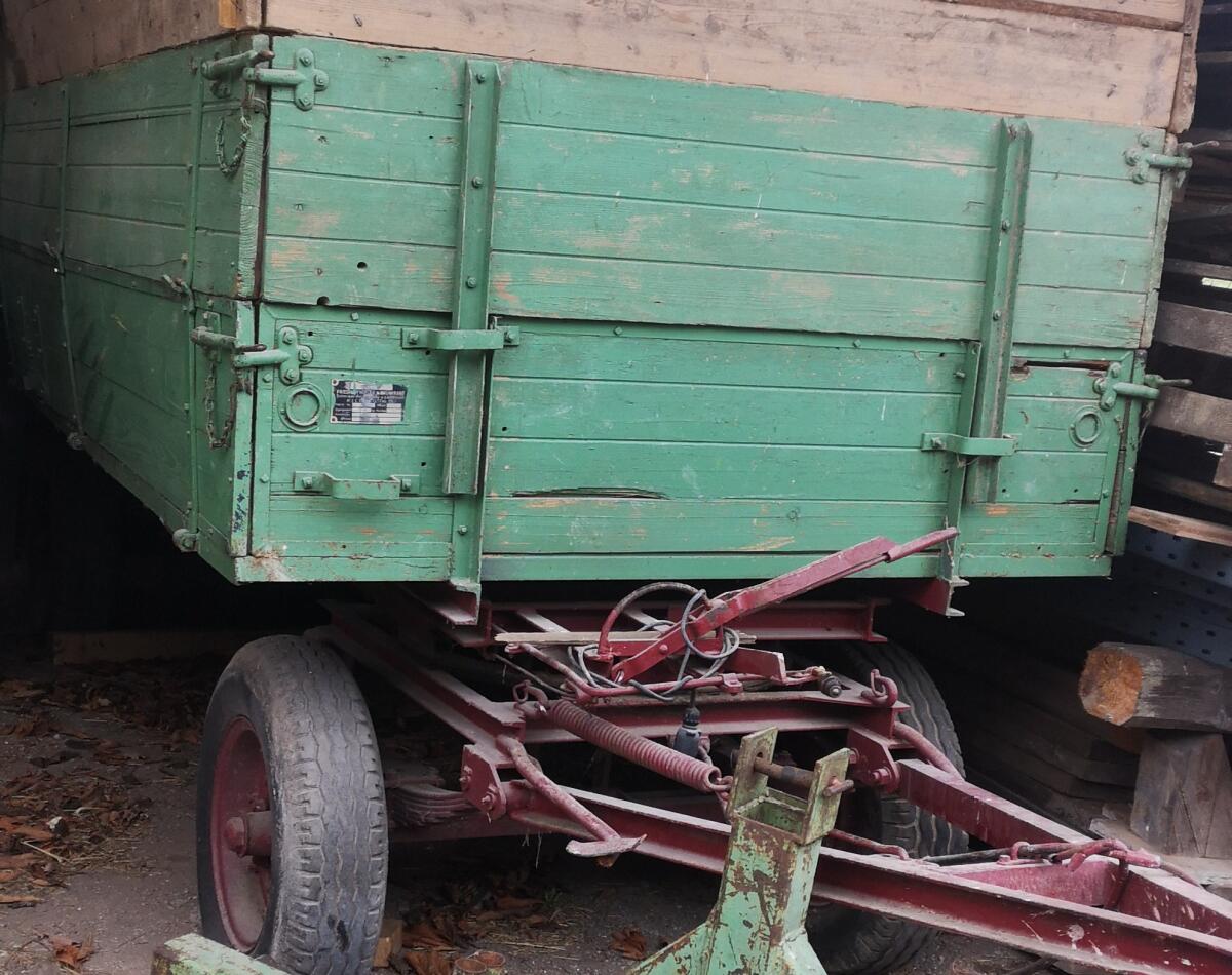 3 t 2 Achs-Kipper mit Holzwänden 2