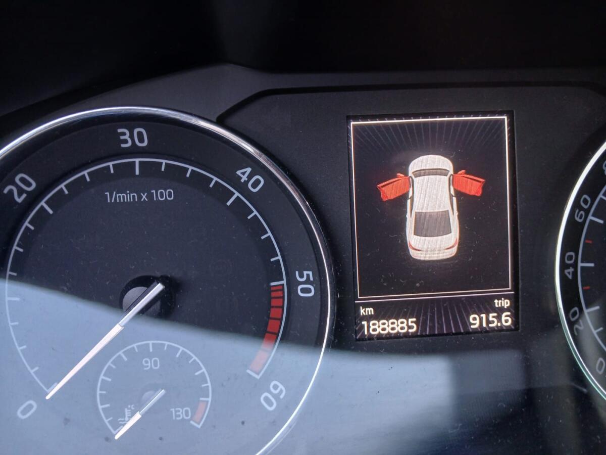 Verkaufe Skoda Superb! 3